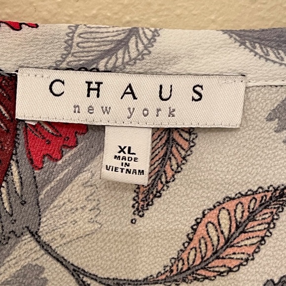 Women’s Blouse Size XL White with Red and Grey leaf pattern - Picture 3 of 3